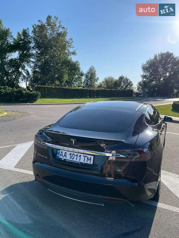 Лифтбек Tesla Model S 2015 в Киеве