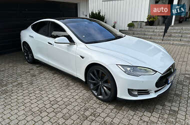 Лифтбек Tesla Model S 2014 в 