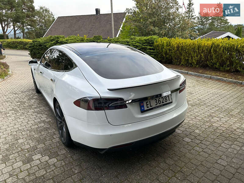 Лифтбек Tesla Model S 2014 в Киеве