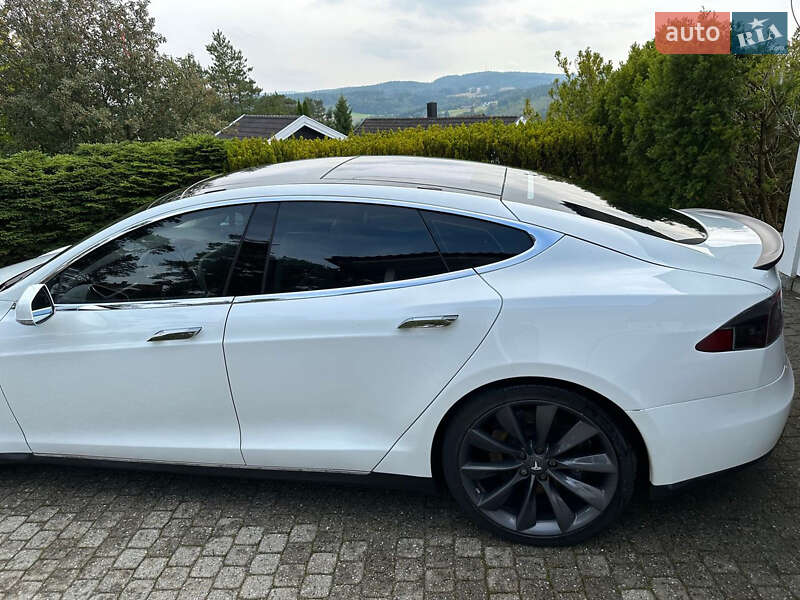 Лифтбек Tesla Model S 2014 в Киеве
