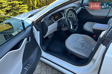 Лифтбек Tesla Model S 2014 в 