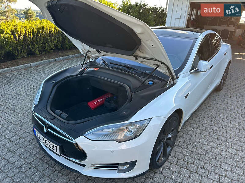 Лифтбек Tesla Model S 2014 в Киеве