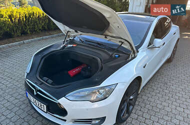 Лифтбек Tesla Model S 2014 в 