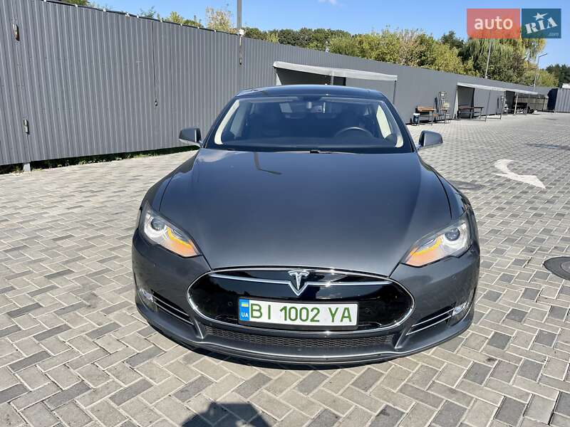 Лифтбек Tesla Model S 2013 в 