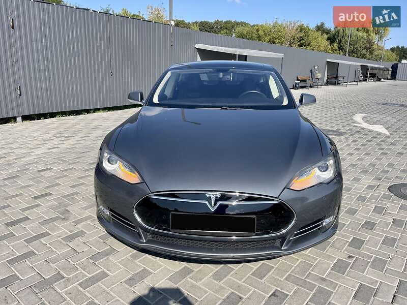 Tesla Model S 2013