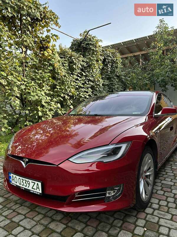 Лифтбек Tesla Model S 2019 в Ужгороде