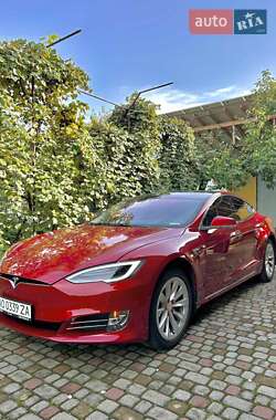 Лифтбек Tesla Model S 2019 в Ужгороде