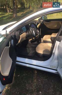Лифтбек Tesla Model S 2014 в 