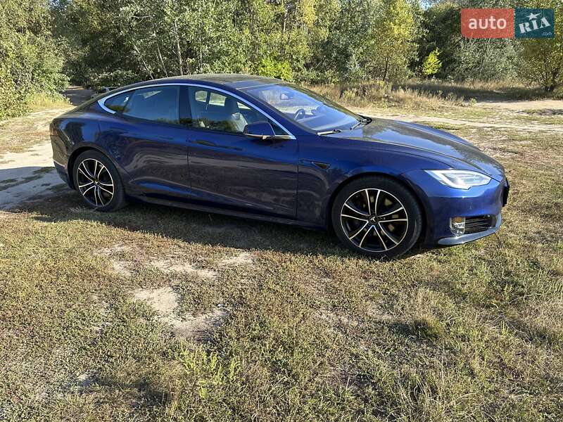 Лифтбек Tesla Model S 2016 в Киеве