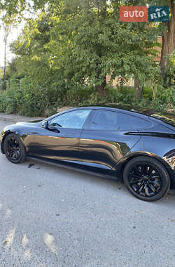 Лифтбек Tesla Model S 2015 в Черновцах