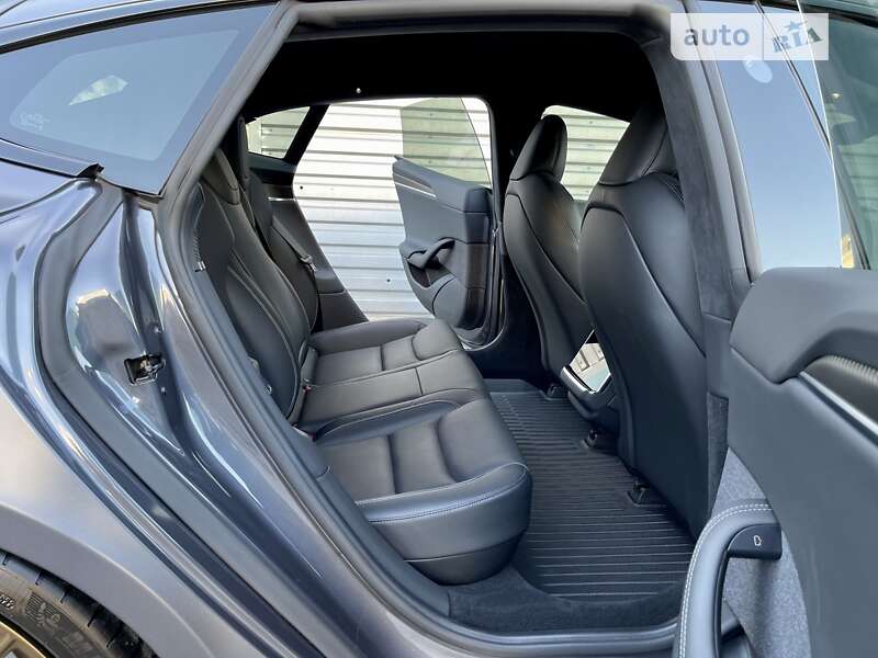 Лифтбек Tesla Model S 2022 в Киеве