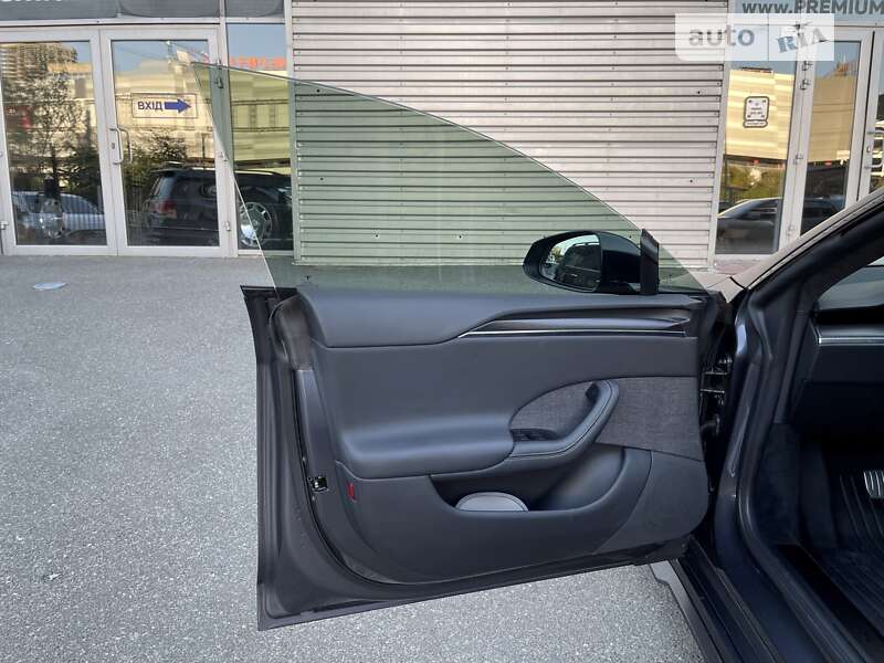 Лифтбек Tesla Model S 2022 в Киеве