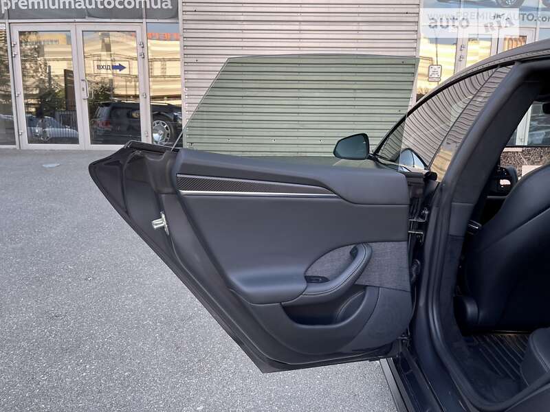 Лифтбек Tesla Model S 2022 в Киеве