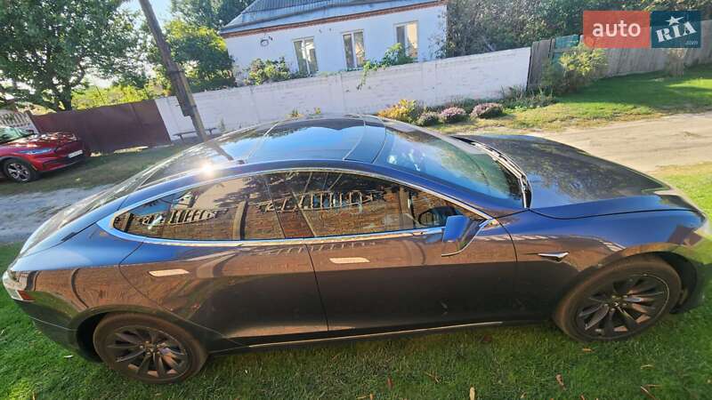 Ліфтбек Tesla Model S 2018 в Дніпрі