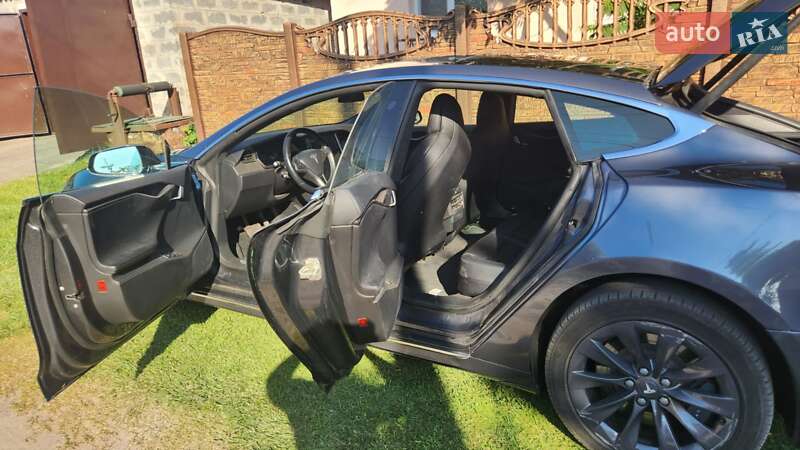 Ліфтбек Tesla Model S 2018 в Дніпрі