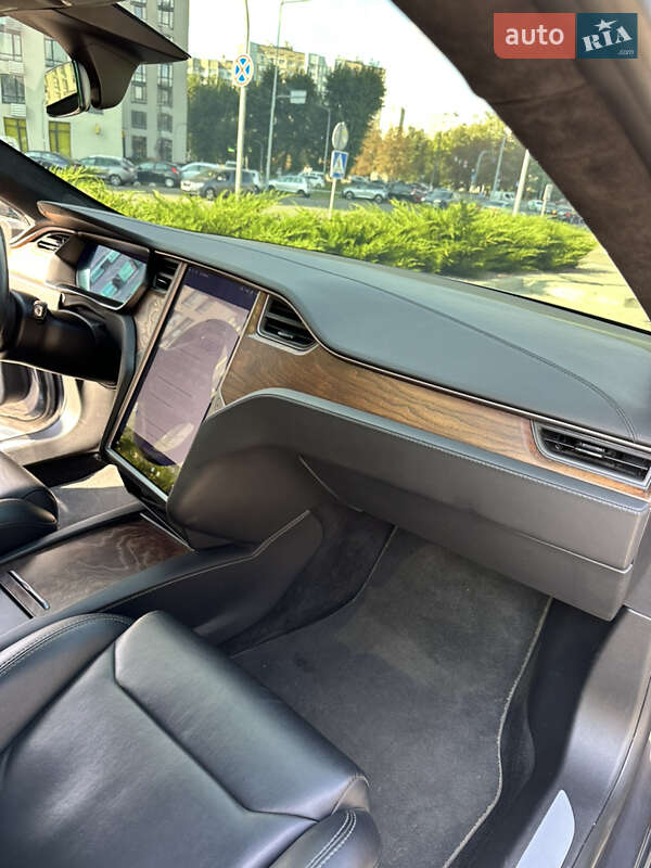 Лифтбек Tesla Model S 2019 в Киеве