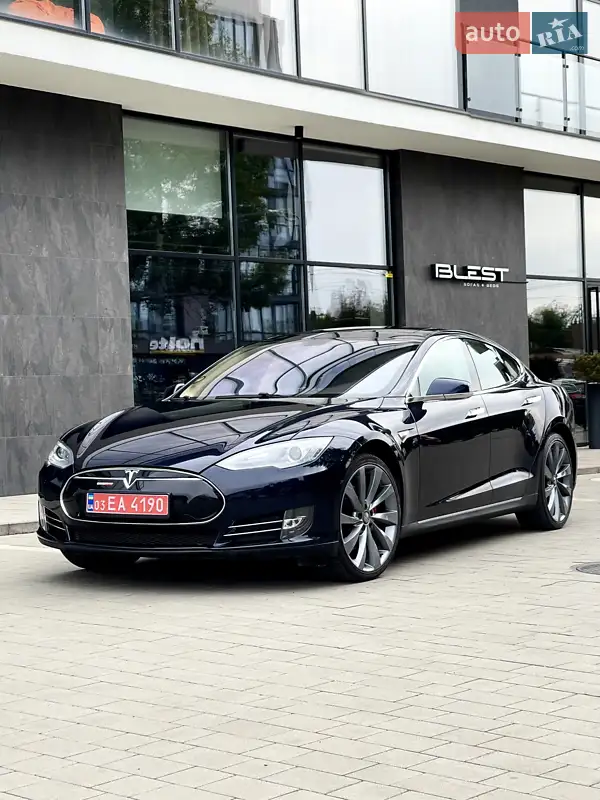 Tesla Model S 2014