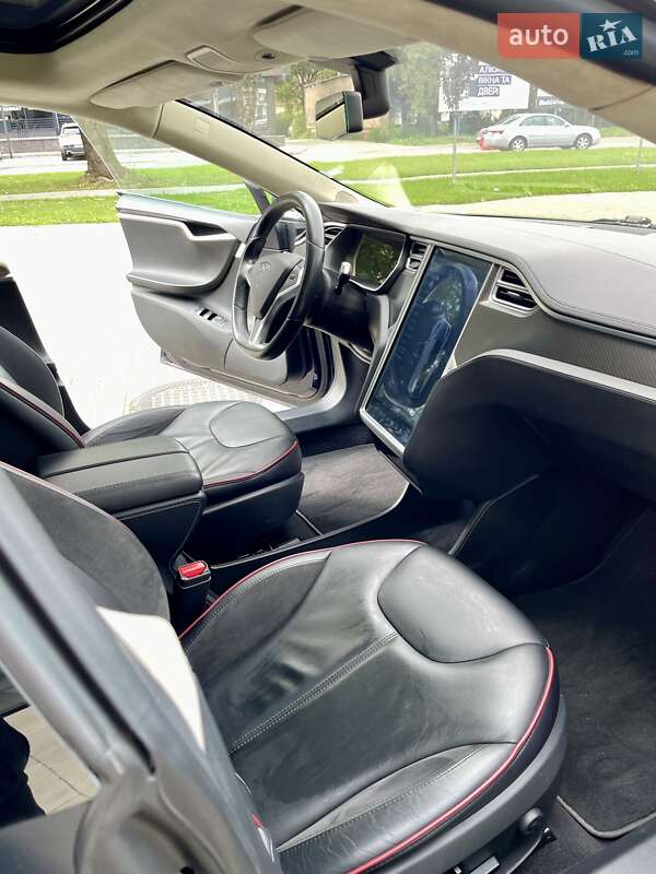 Лифтбек Tesla Model S 2014 в Ужгороде