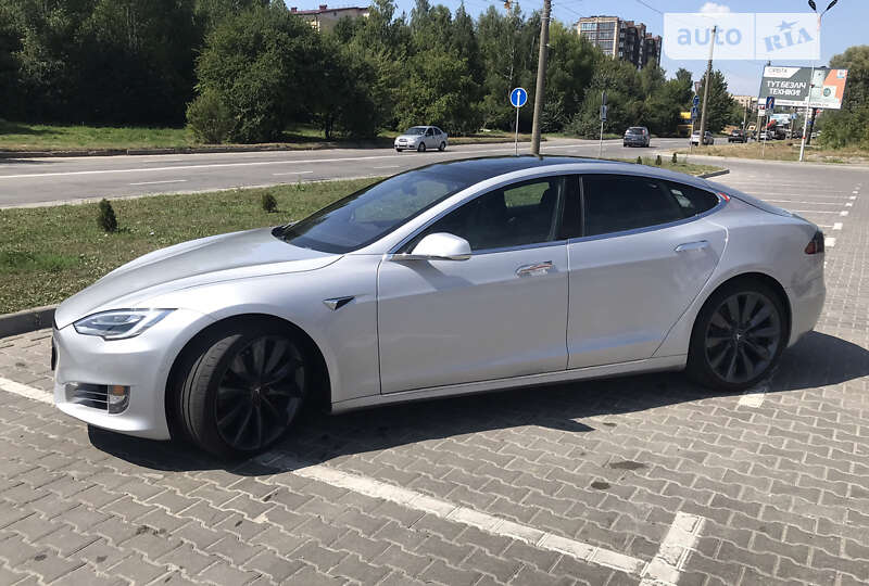 Ліфтбек Tesla Model S 2016 в Хмельницькому