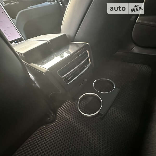 Ліфтбек Tesla Model S 2018 в Львові