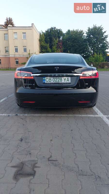 Лифтбек Tesla Model S 2017 в Чернигове