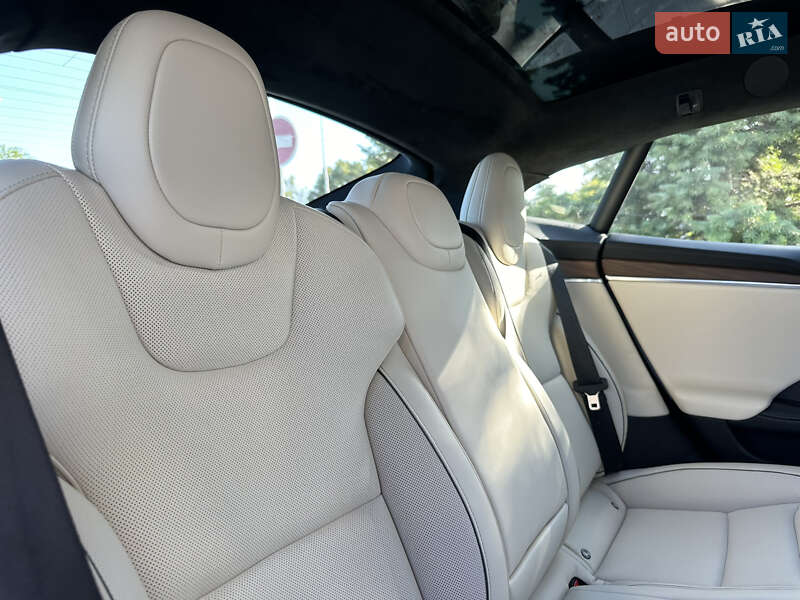 Лифтбек Tesla Model S 2022 в Одессе
