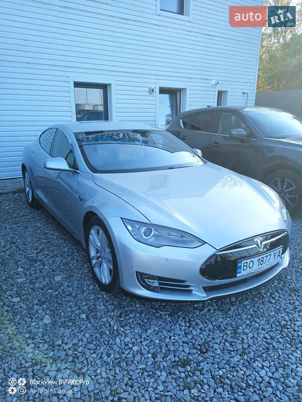 Ліфтбек Tesla Model S 2015 в Тернополі