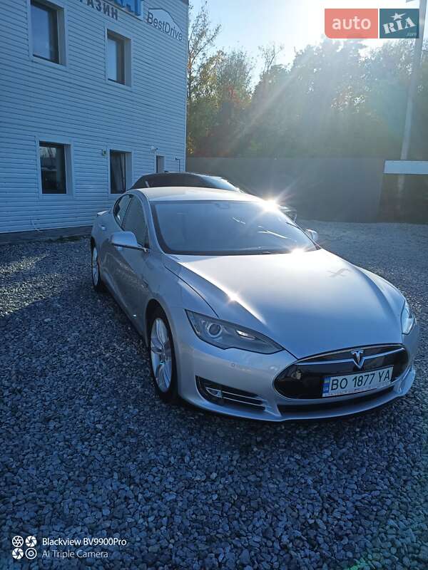 Ліфтбек Tesla Model S 2015 в Тернополі