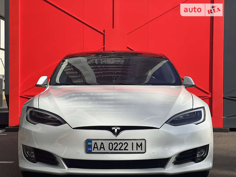 Лифтбек Tesla Model S 2018 в Киеве
