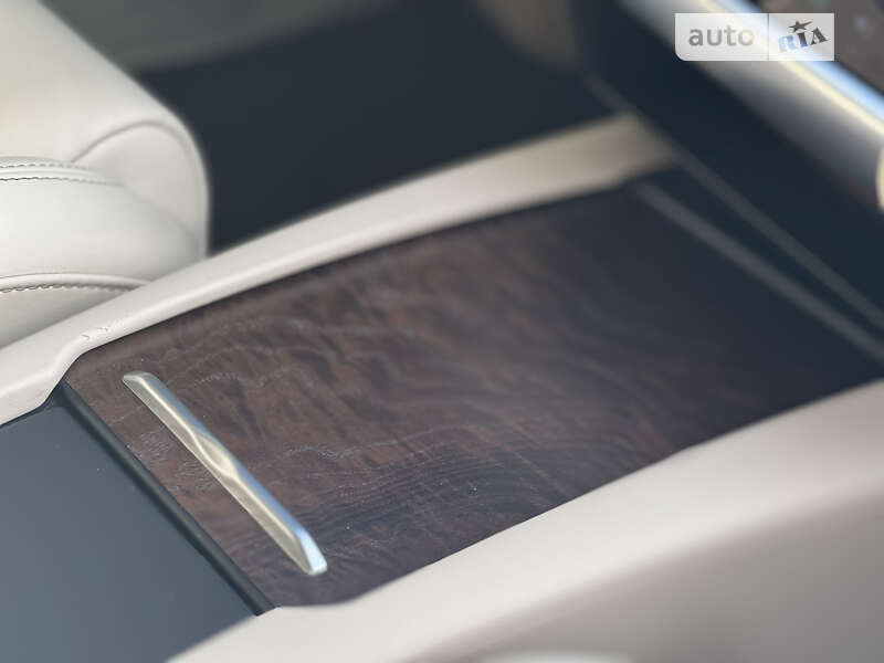 Лифтбек Tesla Model S 2018 в Киеве