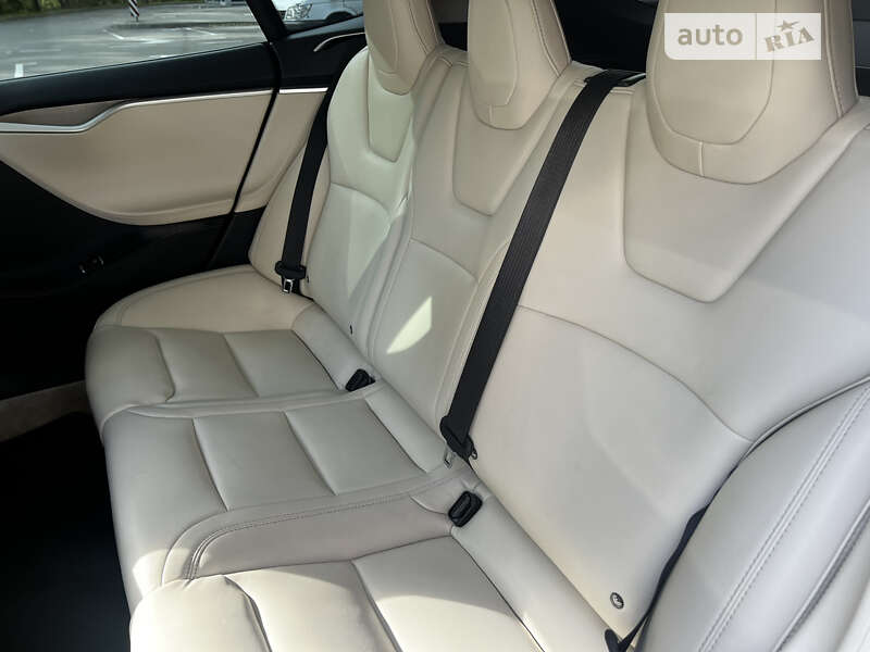 Лифтбек Tesla Model S 2018 в Киеве