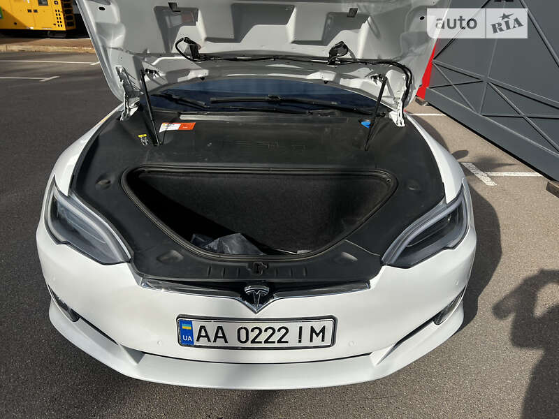 Лифтбек Tesla Model S 2018 в Киеве
