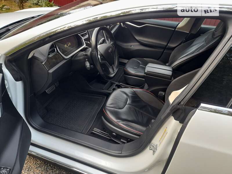 Лифтбек Tesla Model S 2013 в Киеве
