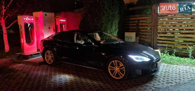 Лифтбек Tesla Model S 2015 в Каменец-Подольском