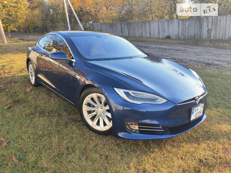 Лифтбек Tesla Model S 2016 в Люботине