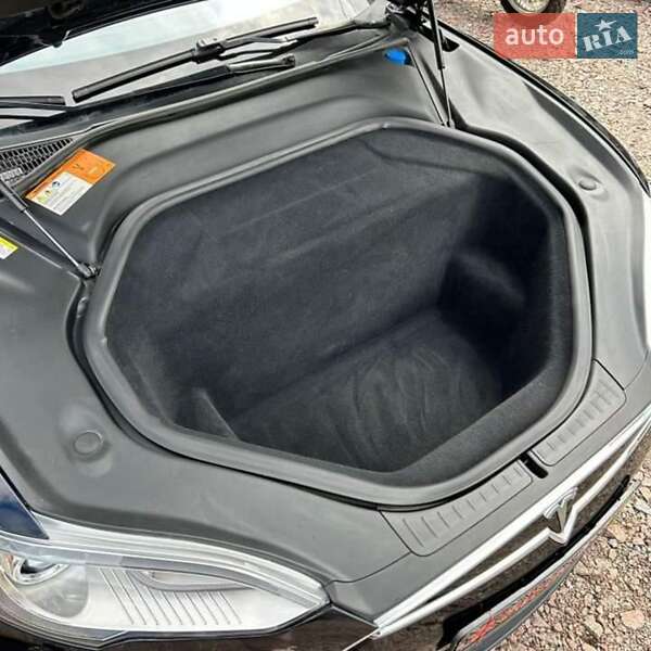 Лифтбек Tesla Model S 2015 в Сумах