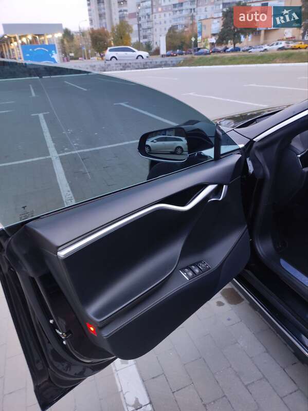 Лифтбек Tesla Model S 2015 в Сумах