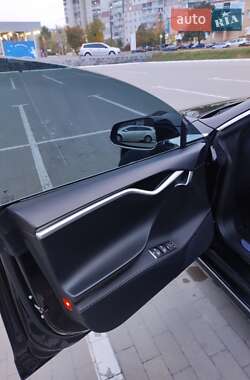 Лифтбек Tesla Model S 2015 в 