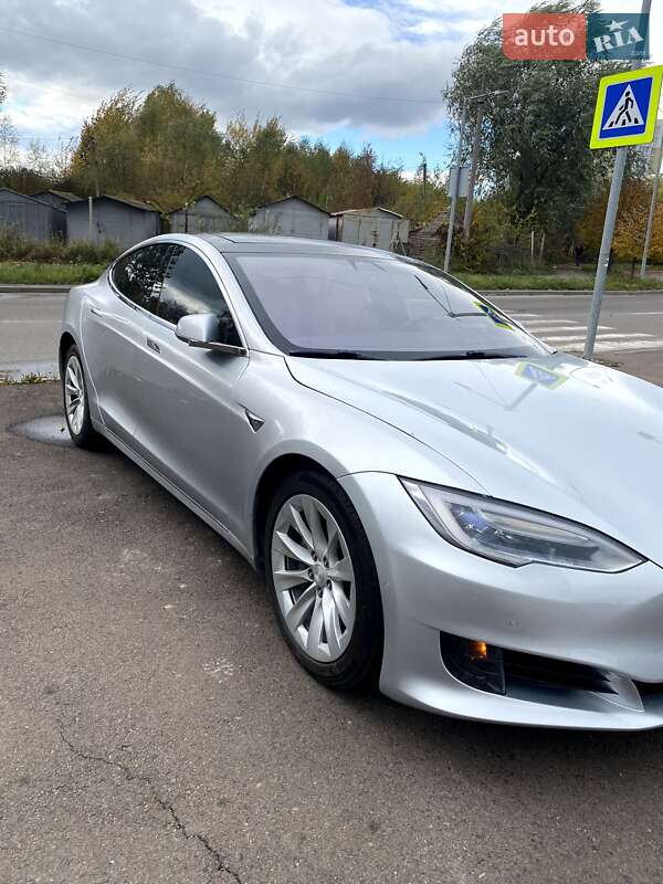 Ліфтбек Tesla Model S 2017 в Одесі