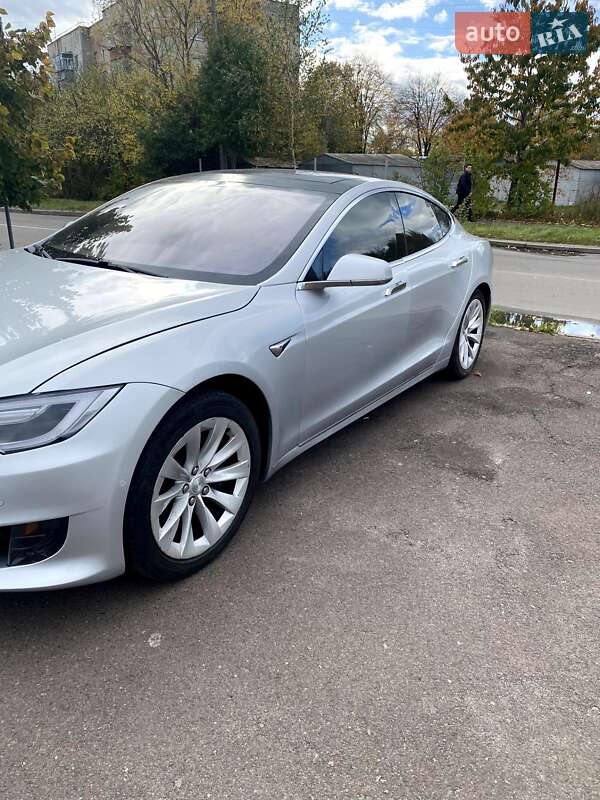 Лифтбек Tesla Model S 2017 в Одессе