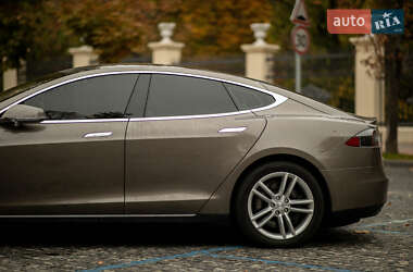 Лифтбек Tesla Model S 2016 в Днепре