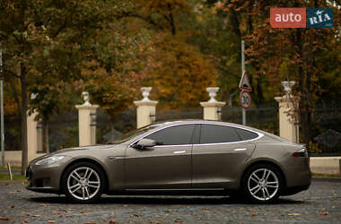 Лифтбек Tesla Model S 2016 в Днепре