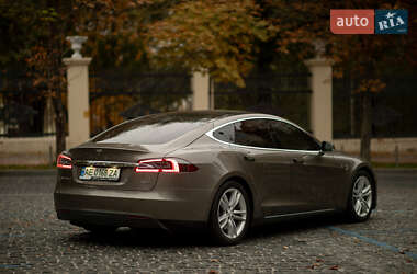 Лифтбек Tesla Model S 2016 в Днепре