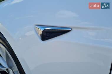 Лифтбек Tesla Model S 2017 в 