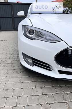 Лифтбек Tesla Model S 2015 в Ивано-Франковске