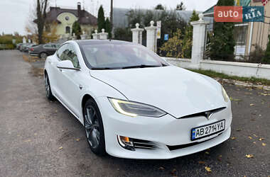 Лифтбек Tesla Model S 2017 в Виннице