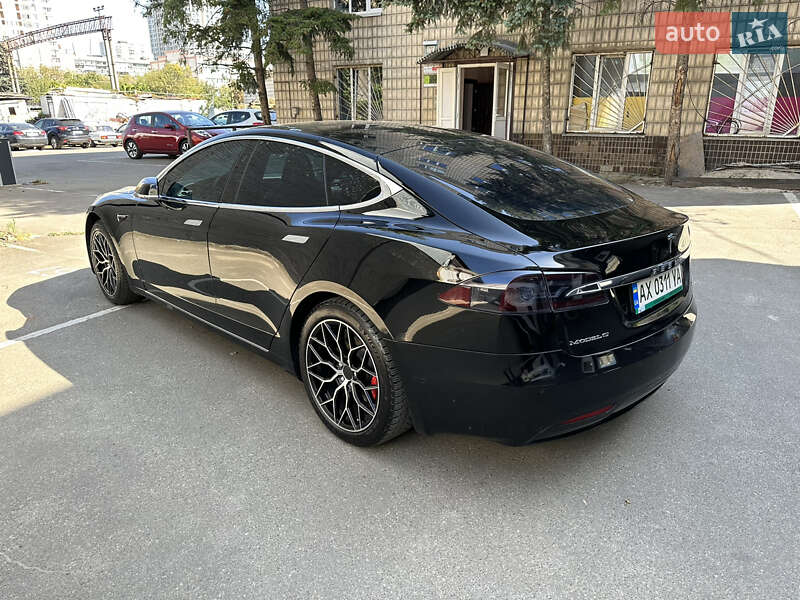 Лифтбек Tesla Model S 2019 в Харькове