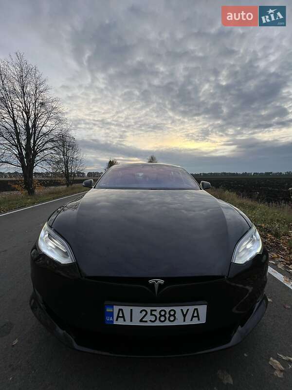 Лифтбек Tesla Model S 2018 в Киеве