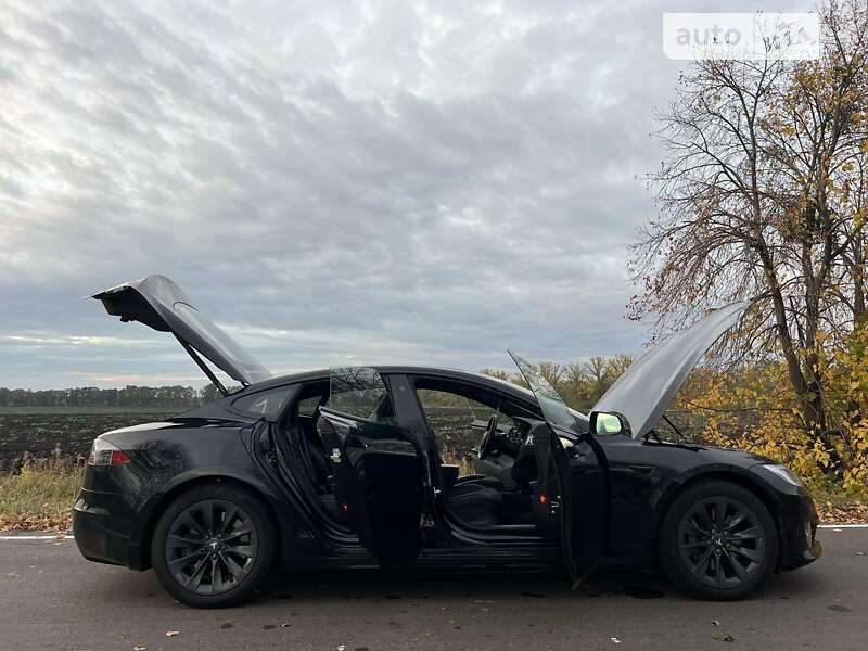 Лифтбек Tesla Model S 2018 в Киеве