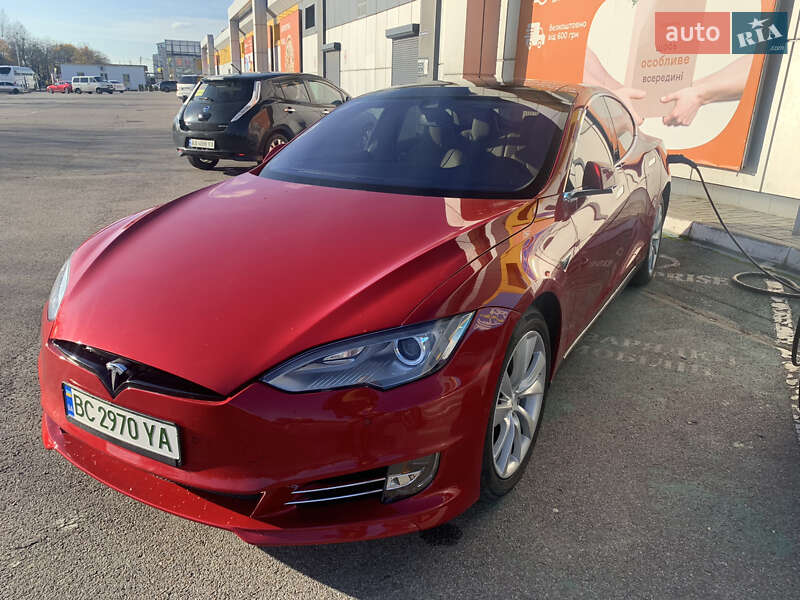 Лифтбек Tesla Model S 2015 в Львове